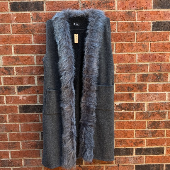Odiva Jackets & Blazers - Odiva Long Gray Acrylic Vest with Faux Fur Trim